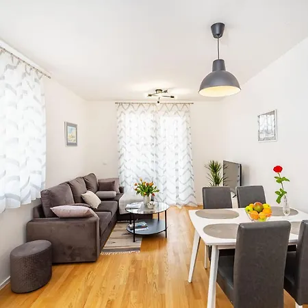 Apartment Ap Stella, Center Of Zadar, 2br, Parking