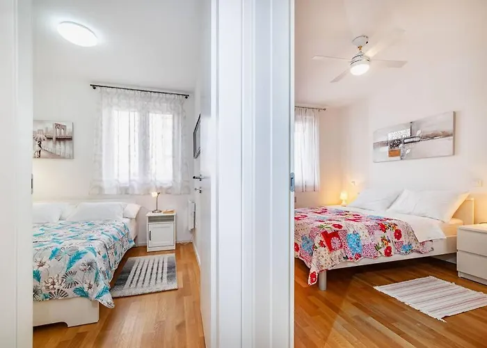Appartement Ap Stella, Center Of Zadar, 2br, Parking