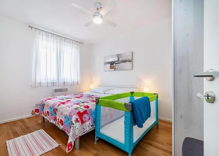 Appartement Ap Stella, Center Of Zadar, 2br, Parking Zadar