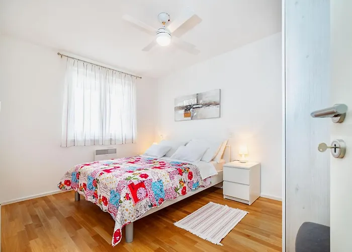 Ap Stella, Center Of Zadar, 2br, Parking Appartement