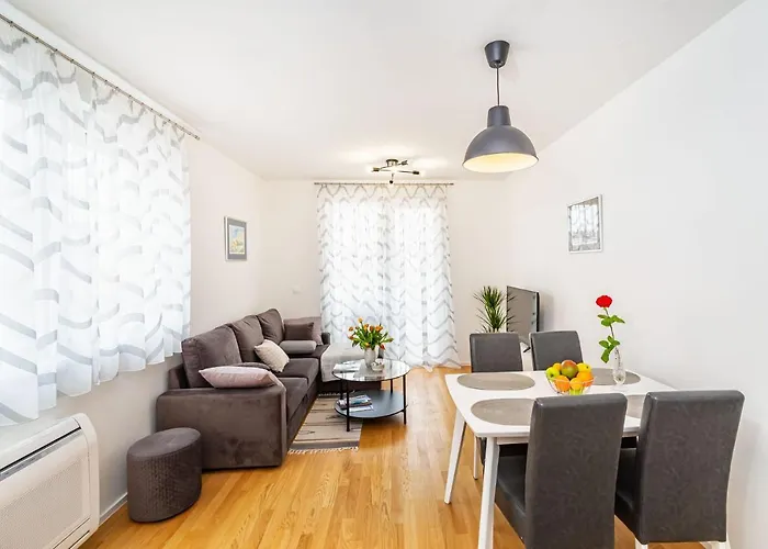 Appartement Ap Stella, Center Of Zadar, 2br, Parking