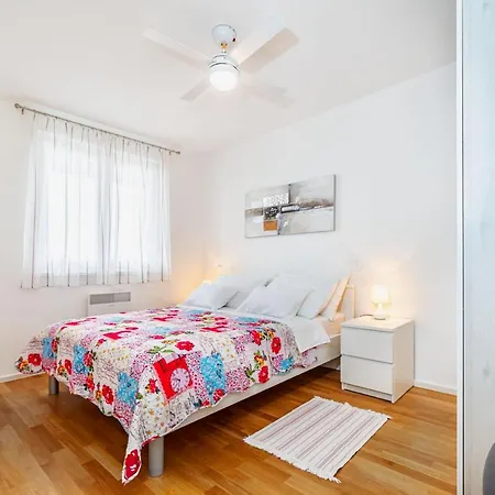 Ap Stella, Center Of Zadar, 2br, Parking Apartment