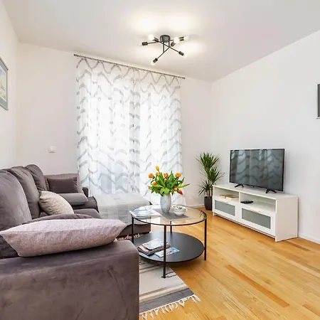 Apartamento Ap Stella, Center Of Zadar, 2br, Parking *